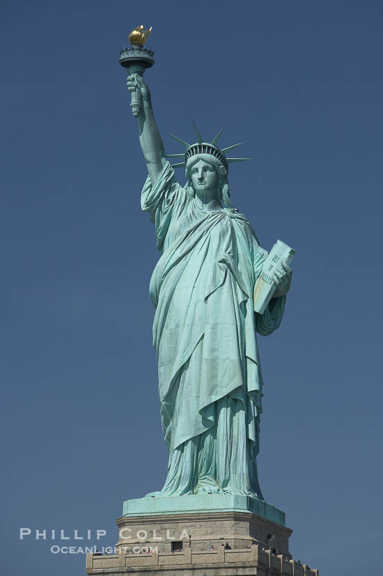 The Statue Of Liberty New York Harbor Statue Of Liberty 