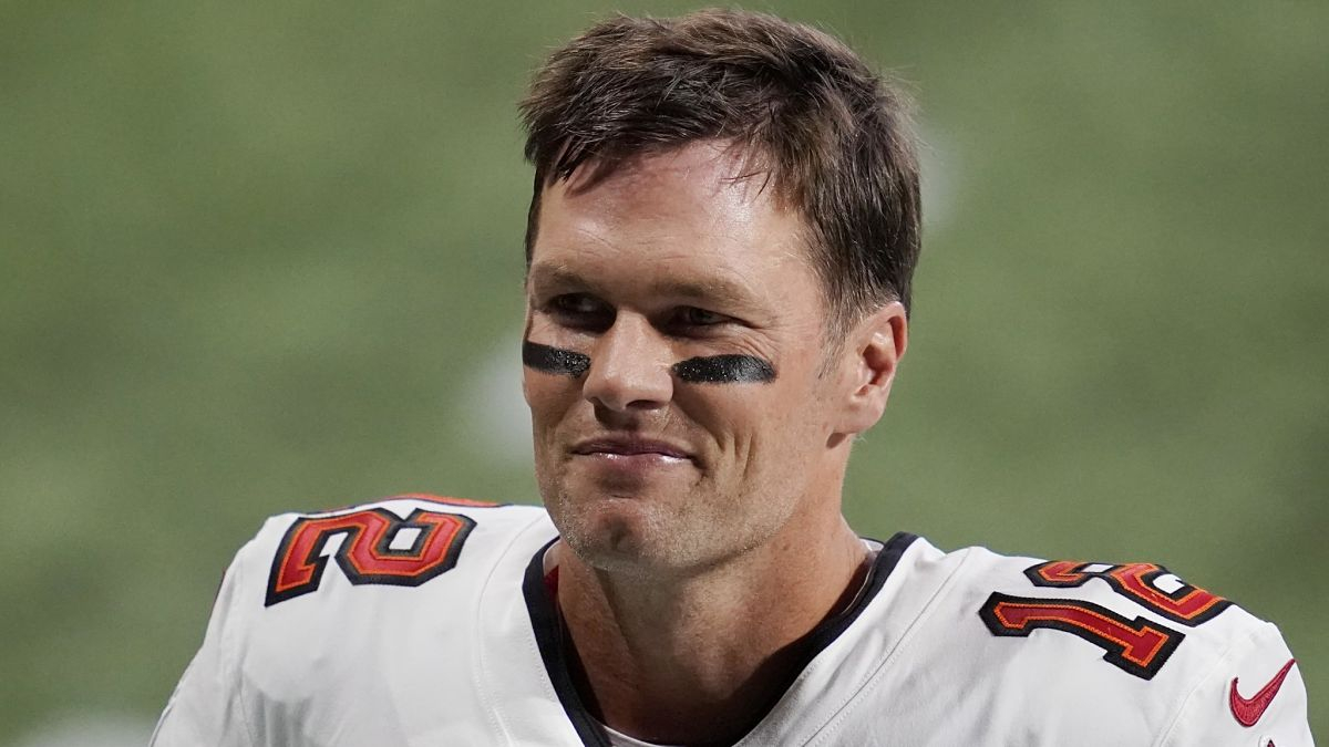 Tom Brady Gisele Share Romantic Instagram Photos From 