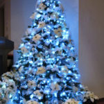 30 Traditional And Unusual Christmas Tree D Cor Ideas